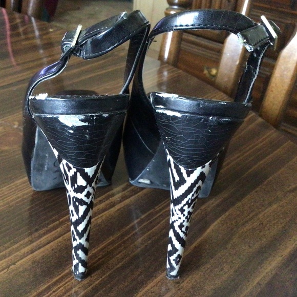Preowned Black/White Jessica Simpson Peep toe 5’ high Size 7B - Picture 6 of 10